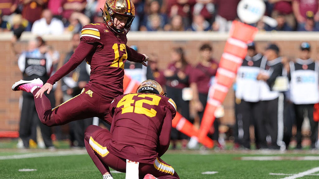 Minnesota's late-arriving kicker Luke Drzewiecki quickly makes a strong impression — Oakdale Dining news